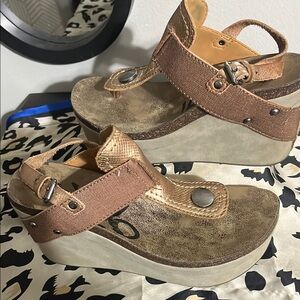 OTBT Tan and Cream Wedge Sandals